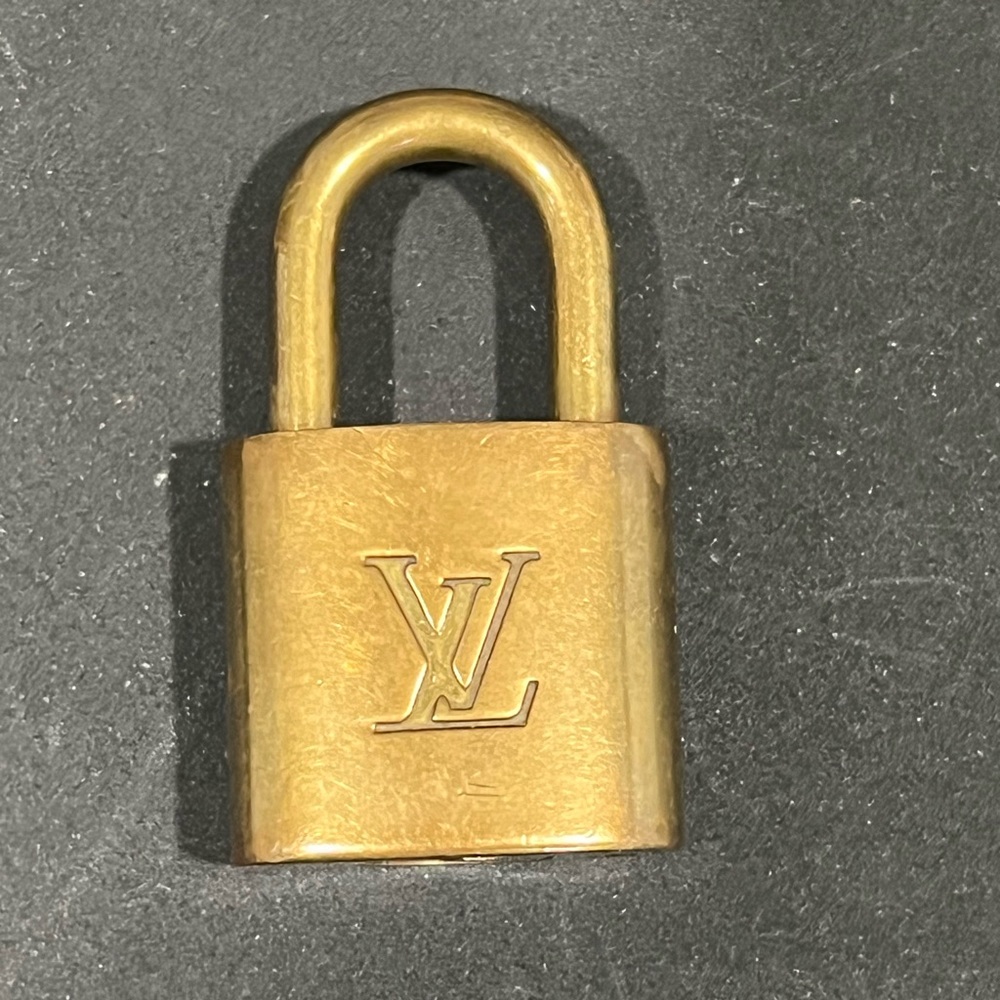 Louis Vuitton Gold lock for handbag